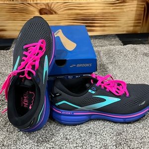 Brand new Brooks Ghost 15 tennis shoes. With box!!